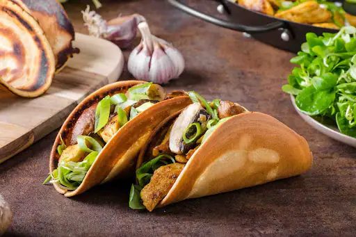 Best chicken tacos with scallions and fresh greens — Los Tacos Hermanos
